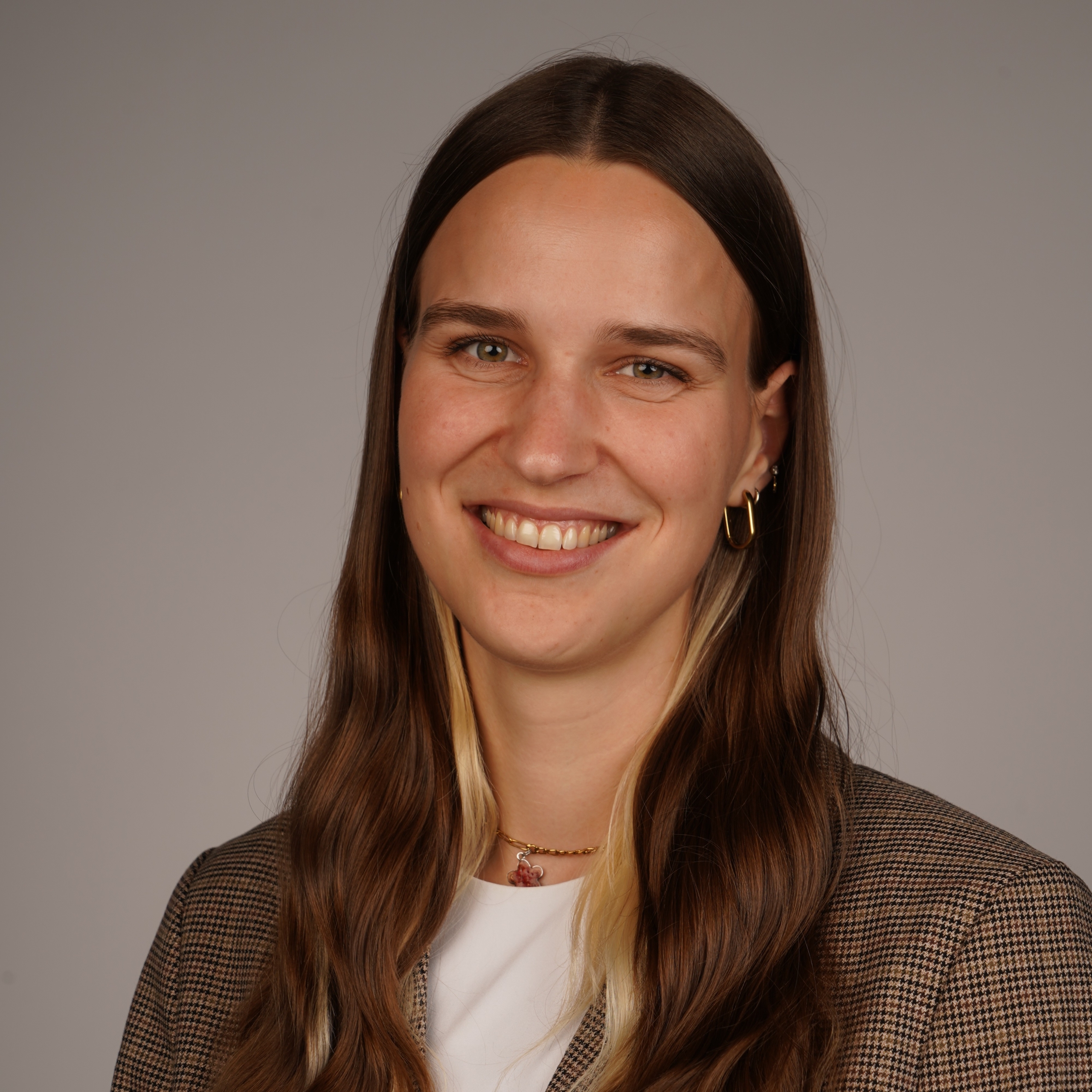 Prisca Dubbert, Assistenz